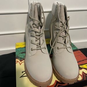 Soho soho size 11M stone/white boots.